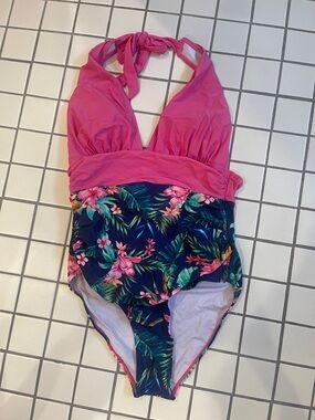 Cupshe Pink Halter One-Piece Swimsuit with Tropical Print